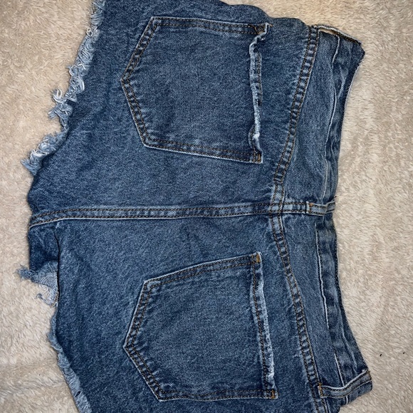 Shorts - Picture 2 of 3